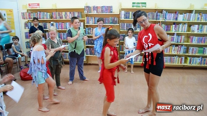 Zdjęcie w galerii na portalu naszraciborz.pl: Dzieci spędzają lato z biblioteką na warsztatach wiadomości z regionu