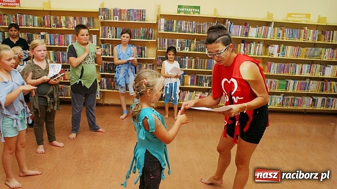 Zdjęcie w galerii na portalu naszraciborz.pl: Dzieci spędzają lato z biblioteką na warsztatach wiadomości z regionu