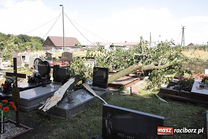 Zdjęcie w galerii na portalu naszraciborz.pl: Skutki wczorajszej nawałnicy w Modzurowie - mieszkańcy nadal nie mają prądu  wiadomości z regionu