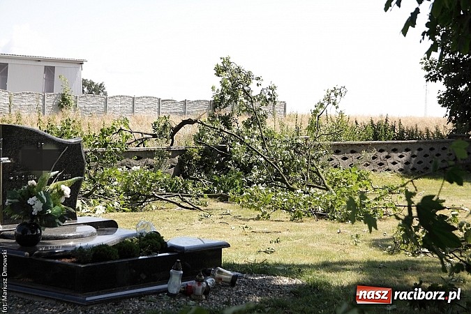 Zdjęcie w galerii na portalu naszraciborz.pl: Skutki wczorajszej nawałnicy w Modzurowie - mieszkańcy nadal nie mają prądu  wiadomości z regionu