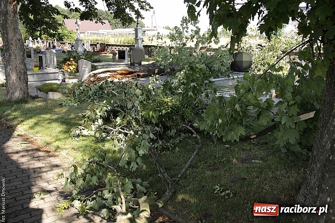 Zdjęcie w galerii na portalu naszraciborz.pl: Skutki wczorajszej nawałnicy w Modzurowie - mieszkańcy nadal nie mają prądu  wiadomości z regionu