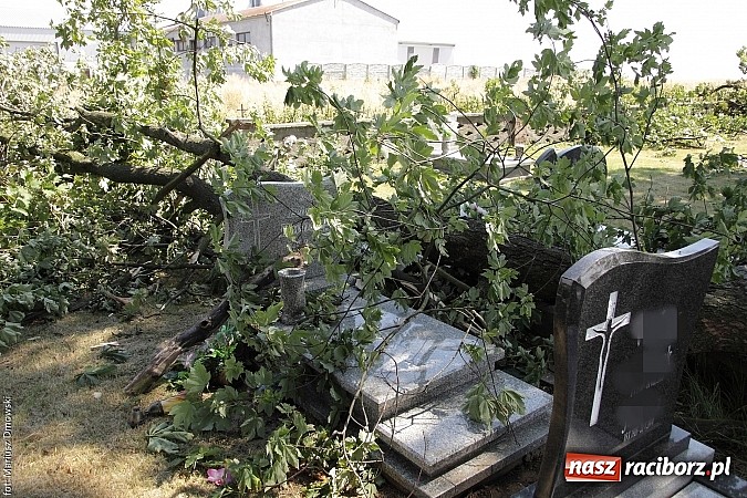 Zdjęcie w galerii na portalu naszraciborz.pl: Skutki wczorajszej nawałnicy w Modzurowie - mieszkańcy nadal nie mają prądu  wiadomości z regionu