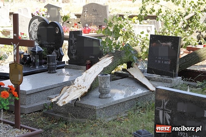 Zdjęcie w galerii na portalu naszraciborz.pl: Skutki wczorajszej nawałnicy w Modzurowie - mieszkańcy nadal nie mają prądu  wiadomości z regionu