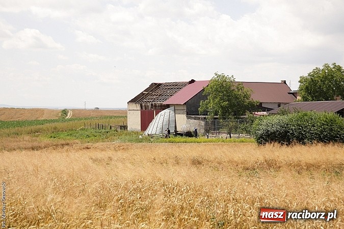Zdjęcie w galerii na portalu naszraciborz.pl: Skutki wczorajszej nawałnicy w Modzurowie - mieszkańcy nadal nie mają prądu  wiadomości z regionu