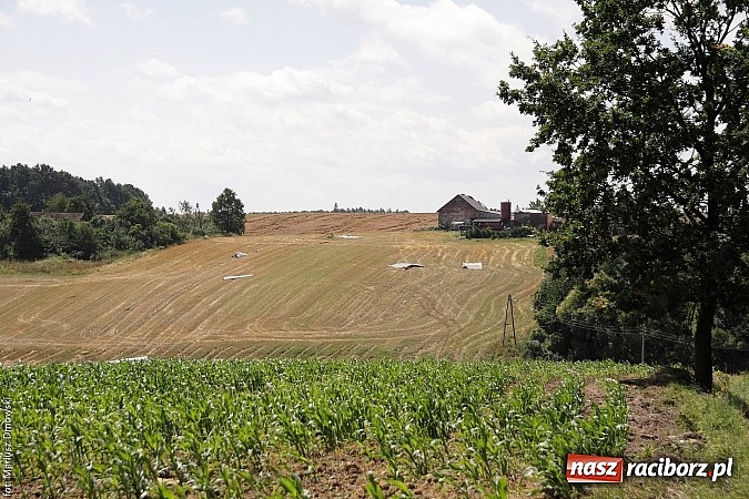 Zdjęcie w galerii na portalu naszraciborz.pl: Skutki wczorajszej nawałnicy w Modzurowie - mieszkańcy nadal nie mają prądu  wiadomości z regionu