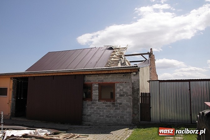 Zdjęcie w galerii na portalu naszraciborz.pl: Skutki wczorajszej nawałnicy w Modzurowie - mieszkańcy nadal nie mają prądu  wiadomości z regionu