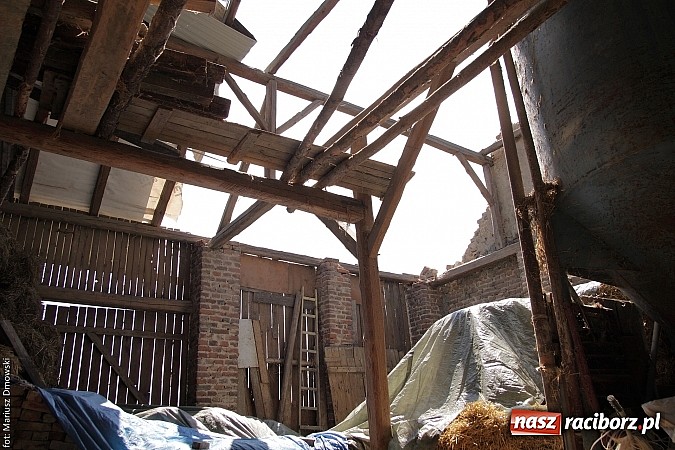 Zdjęcie w galerii na portalu naszraciborz.pl: Skutki wczorajszej nawałnicy w Modzurowie - mieszkańcy nadal nie mają prądu  wiadomości z regionu