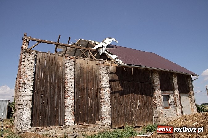 Zdjęcie w galerii na portalu naszraciborz.pl: Skutki wczorajszej nawałnicy w Modzurowie - mieszkańcy nadal nie mają prądu  wiadomości z regionu
