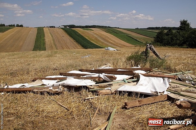 Zdjęcie w galerii na portalu naszraciborz.pl: Skutki wczorajszej nawałnicy w Modzurowie - mieszkańcy nadal nie mają prądu  wiadomości z regionu