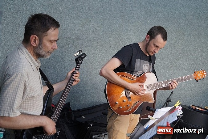 Zdjęcie w galerii na portalu naszraciborz.pl: Grupa bez Nazwy wystąpiła w Parku Roth wiadomości z regionu