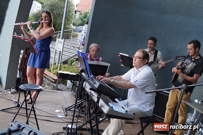 Zdjęcie w galerii na portalu naszraciborz.pl: Grupa bez Nazwy wystąpiła w Parku Roth wiadomości z regionu