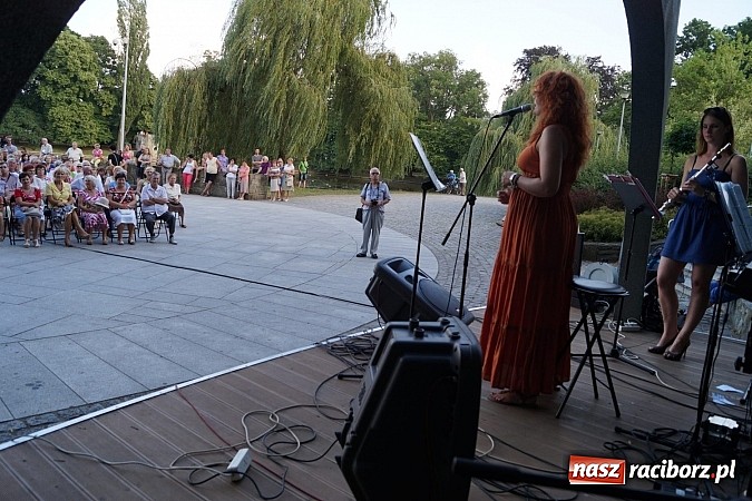 Zdjęcie w galerii na portalu naszraciborz.pl: Grupa bez Nazwy wystąpiła w Parku Roth wiadomości z regionu