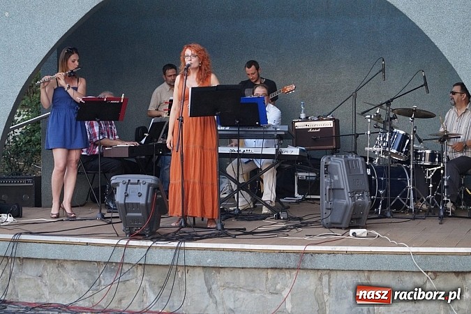 Zdjęcie w galerii na portalu naszraciborz.pl: Grupa bez Nazwy wystąpiła w Parku Roth wiadomości z regionu