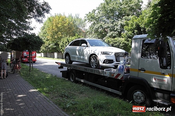 Zdjęcie w galerii na portalu naszraciborz.pl: Kolejna ciężarówka wjechała na czerwonym świetle na skrzyżowanie przy klasztorze. Uderzyła w audi  wiadomości z regionu