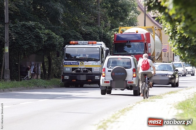 Zdjęcie w galerii na portalu naszraciborz.pl: Kolejna ciężarówka wjechała na czerwonym świetle na skrzyżowanie przy klasztorze. Uderzyła w audi  wiadomości z regionu