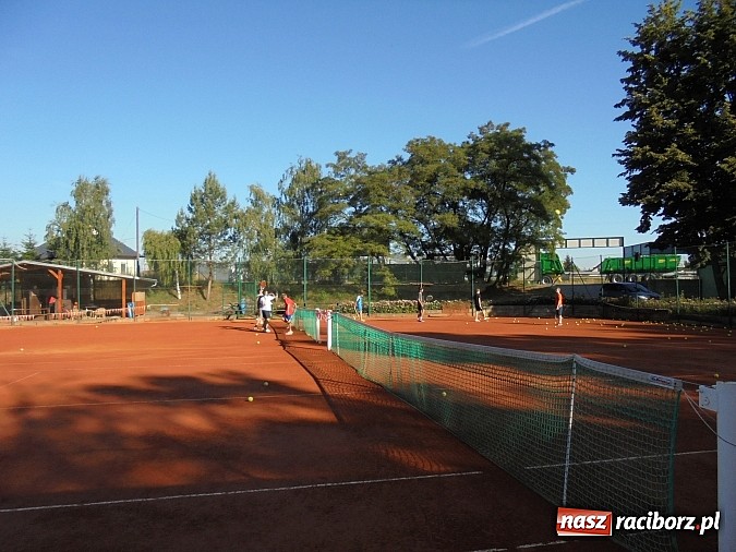 Zdjęcie w galerii na portalu naszraciborz.pl: Tenisiści TKKF Rafako wrócili z drugiego obozu wiadomości z regionu