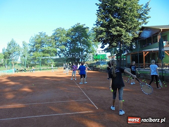 Zdjęcie w galerii na portalu naszraciborz.pl: Tenisiści TKKF Rafako wrócili z drugiego obozu wiadomości z regionu