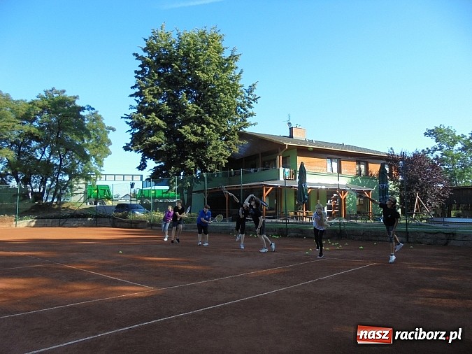 Zdjęcie w galerii na portalu naszraciborz.pl: Tenisiści TKKF Rafako wrócili z drugiego obozu wiadomości z regionu