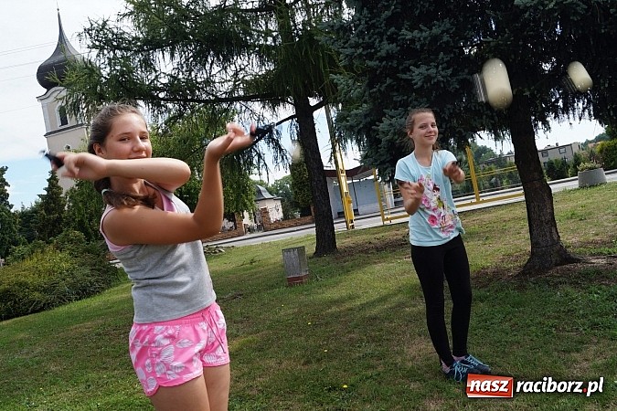 Zdjęcie w galerii na portalu naszraciborz.pl: Młodzież z GCK zaprezentowała się w centrum Nędzy  wiadomości z regionu