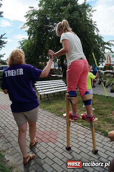 Zdjęcie w galerii na portalu naszraciborz.pl: Młodzież z GCK zaprezentowała się w centrum Nędzy  wiadomości z regionu