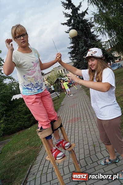 Zdjęcie w galerii na portalu naszraciborz.pl: Młodzież z GCK zaprezentowała się w centrum Nędzy  wiadomości z regionu