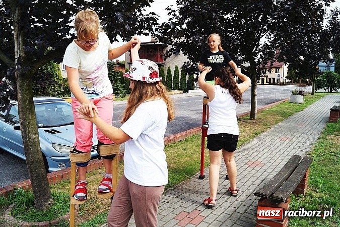 Zdjęcie w galerii na portalu naszraciborz.pl: Młodzież z GCK zaprezentowała się w centrum Nędzy  wiadomości z regionu