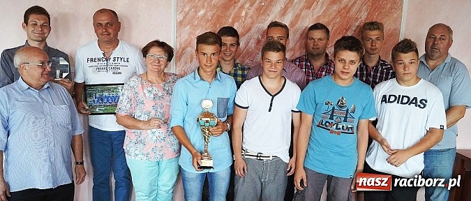 Zdjęcie w galerii na portalu naszraciborz.pl: Nędza. Piłka nożna trzyma młodych z daleka od dopalaczy wiadomości z regionu