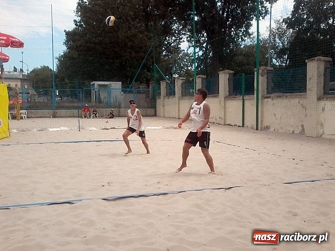 Zdjęcie w galerii na portalu naszraciborz.pl: Duet z KS AZS Rafako Racibórz na 9. miejscu Mistrzostw Polski Młodzików w Siatkówce Plażowej  wiadomości z regionu