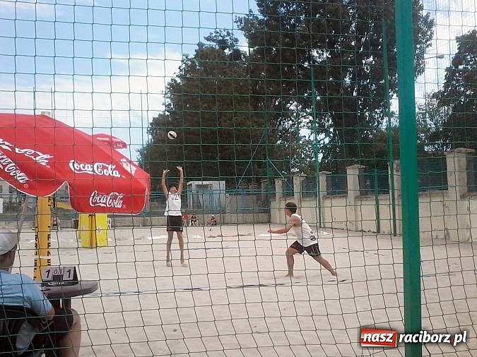 Zdjęcie w galerii na portalu naszraciborz.pl: Duet z KS AZS Rafako Racibórz na 9. miejscu Mistrzostw Polski Młodzików w Siatkówce Plażowej  wiadomości z regionu