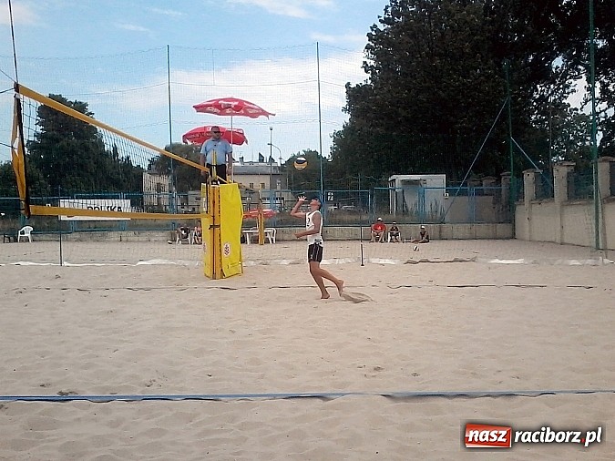 Zdjęcie w galerii na portalu naszraciborz.pl: Duet z KS AZS Rafako Racibórz na 9. miejscu Mistrzostw Polski Młodzików w Siatkówce Plażowej  wiadomości z regionu