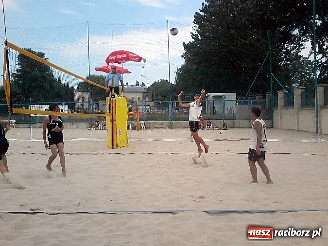 Zdjęcie w galerii na portalu naszraciborz.pl: Duet z KS AZS Rafako Racibórz na 9. miejscu Mistrzostw Polski Młodzików w Siatkówce Plażowej  wiadomości z regionu