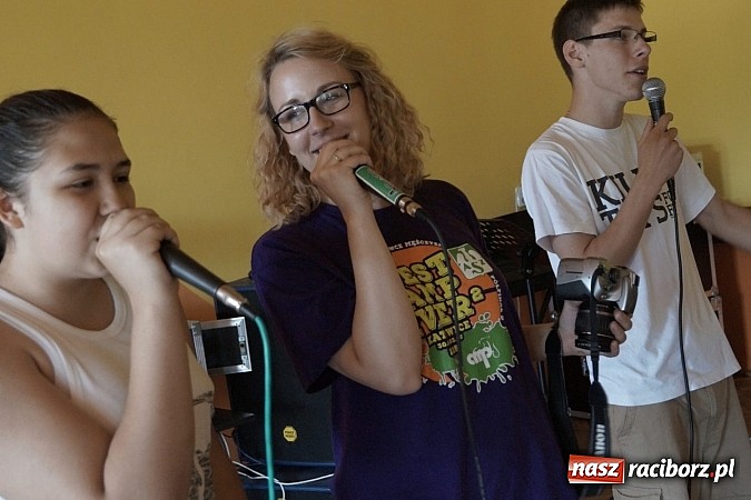 Zdjęcie w galerii na portalu naszraciborz.pl: Młodzież w Nędzy zachwycona! W GCK uczą się beatboxu  wiadomości z regionu