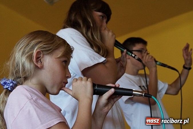 Zdjęcie w galerii na portalu naszraciborz.pl: Młodzież w Nędzy zachwycona! W GCK uczą się beatboxu  wiadomości z regionu