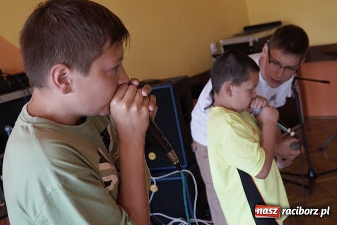 Zdjęcie w galerii na portalu naszraciborz.pl: Młodzież w Nędzy zachwycona! W GCK uczą się beatboxu  wiadomości z regionu