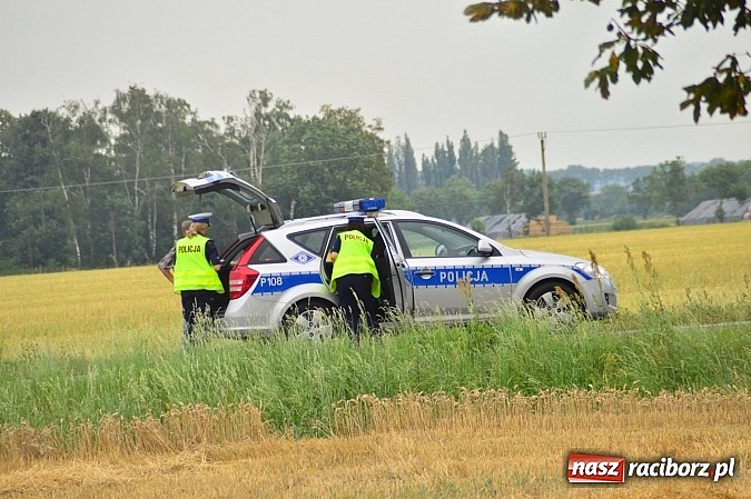 Zdjęcie w galerii na portalu naszraciborz.pl: Wypadek na drodze Racibórz- Lekartów wiadomości z regionu