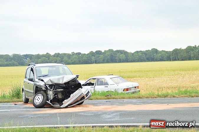 Zdjęcie w galerii na portalu naszraciborz.pl: Wypadek na drodze Racibórz- Lekartów wiadomości z regionu