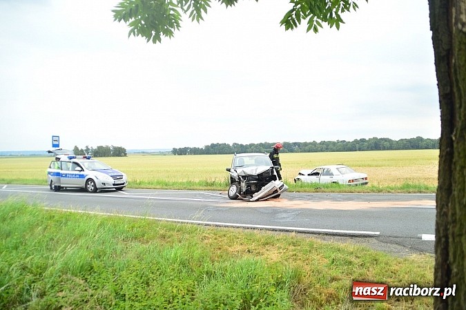 Zdjęcie w galerii na portalu naszraciborz.pl: Wypadek na drodze Racibórz- Lekartów wiadomości z regionu