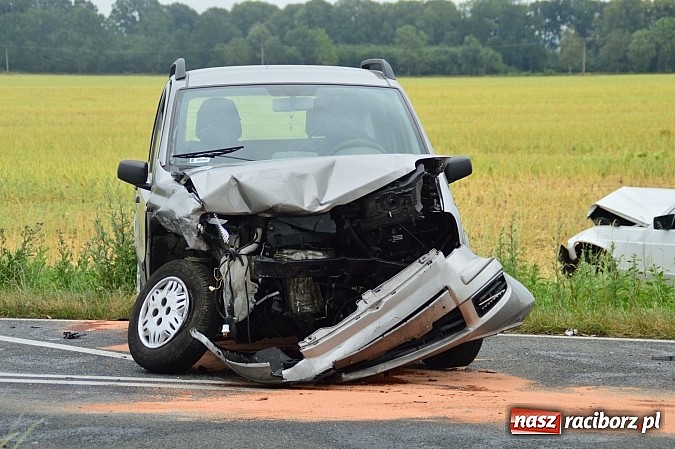 Zdjęcie w galerii na portalu naszraciborz.pl: Wypadek na drodze Racibórz- Lekartów wiadomości z regionu