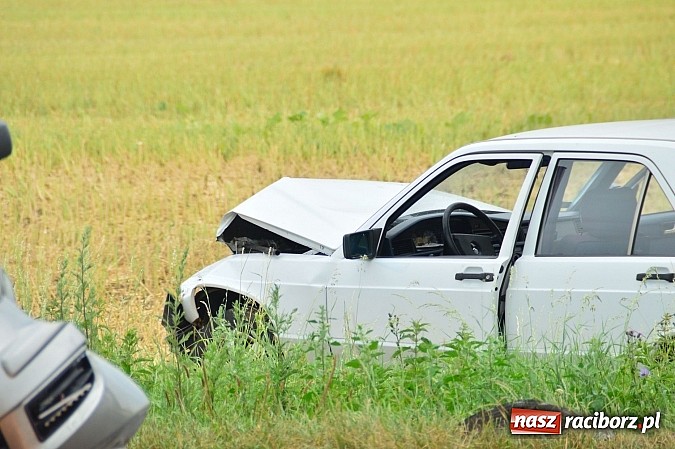 Zdjęcie w galerii na portalu naszraciborz.pl: Wypadek na drodze Racibórz- Lekartów wiadomości z regionu
