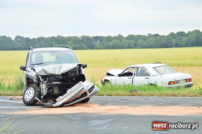 Zdjęcie w galerii na portalu naszraciborz.pl: Wypadek na drodze Racibórz- Lekartów wiadomości z regionu