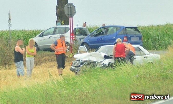 Zdjęcie w galerii na portalu naszraciborz.pl: Wypadek na drodze Racibórz- Lekartów wiadomości z regionu