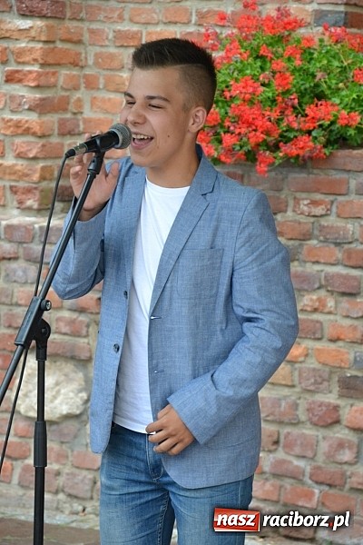 Zdjęcie w galerii na portalu naszraciborz.pl: Wokaliści zespołu Miraż wystąpili na zamku  wiadomości z regionu