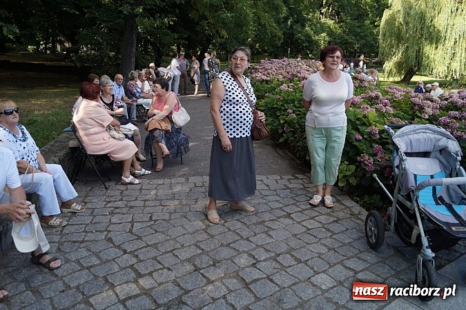 Zdjęcie w galerii na portalu naszraciborz.pl: Piosenki Grechuty i German zabrzmiały w Parku Roth  wiadomości z regionu