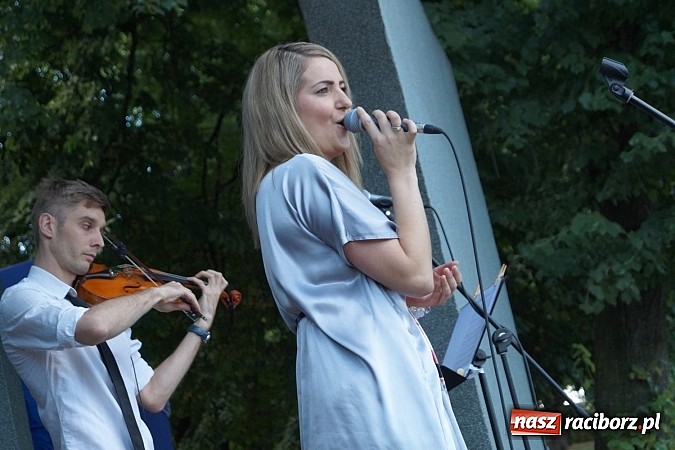 Zdjęcie w galerii na portalu naszraciborz.pl: Piosenki Grechuty i German zabrzmiały w Parku Roth  wiadomości z regionu