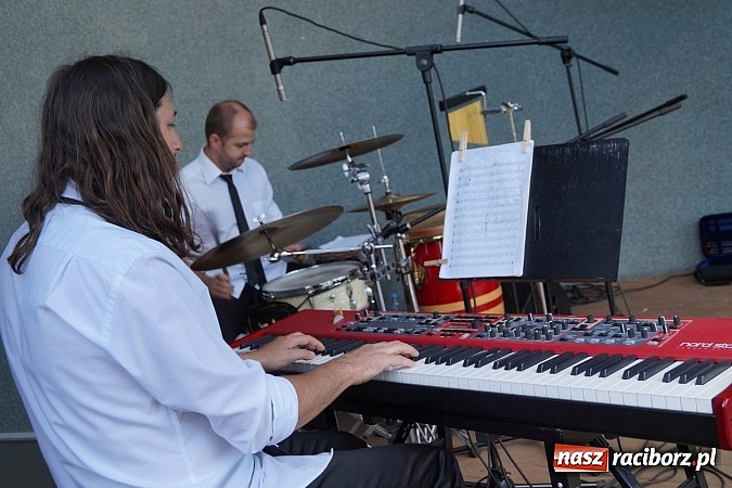 Zdjęcie w galerii na portalu naszraciborz.pl: Piosenki Grechuty i German zabrzmiały w Parku Roth  wiadomości z regionu
