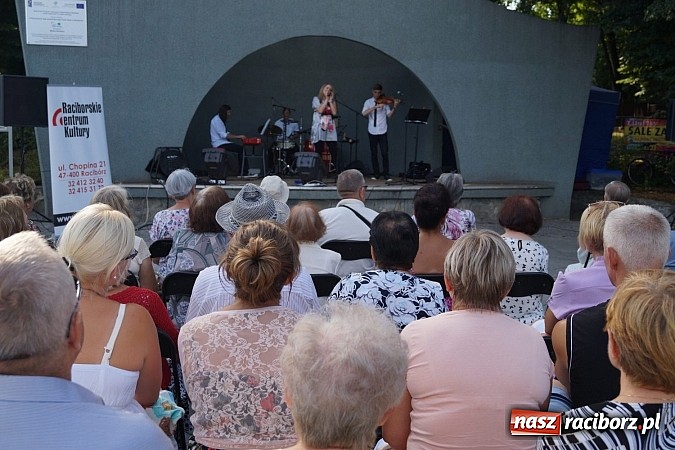 Zdjęcie w galerii na portalu naszraciborz.pl: Piosenki Grechuty i German zabrzmiały w Parku Roth  wiadomości z regionu