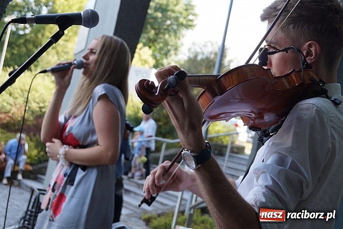 Zdjęcie w galerii na portalu naszraciborz.pl: Piosenki Grechuty i German zabrzmiały w Parku Roth  wiadomości z regionu