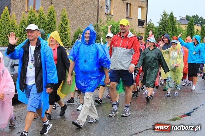 Zdjęcie w galerii na portalu naszraciborz.pl: 240 pielgrzymów z Lubomi i okolic już w drodze na Jasną Górę wiadomości z regionu