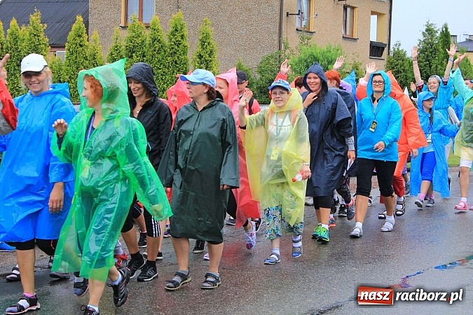 Zdjęcie w galerii na portalu naszraciborz.pl: 240 pielgrzymów z Lubomi i okolic już w drodze na Jasną Górę wiadomości z regionu