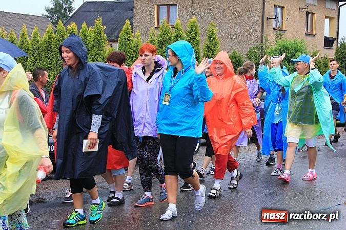 Zdjęcie w galerii na portalu naszraciborz.pl: 240 pielgrzymów z Lubomi i okolic już w drodze na Jasną Górę wiadomości z regionu